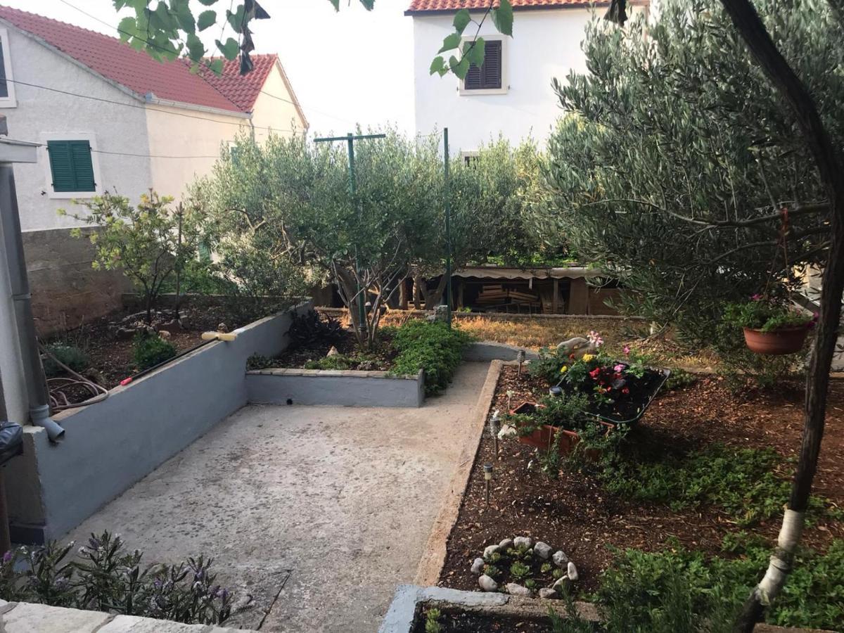 Apartmani Katarina Бол Экстерьер фото