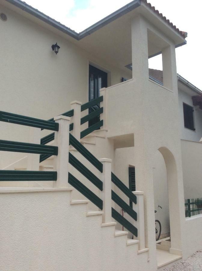 Apartmani Katarina Бол Экстерьер фото